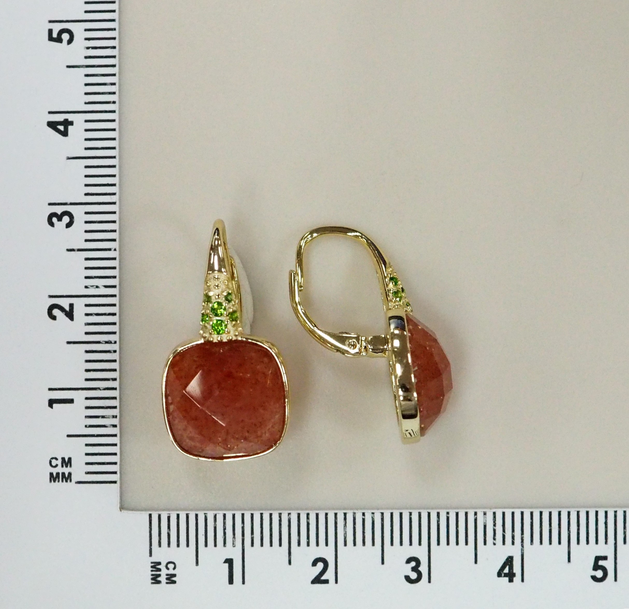 Серебряные серьги с солнечными камнями